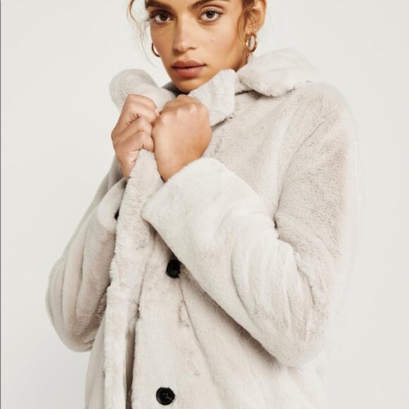 (NWT) Abercrombie & Fitch - faux fur cream coat (large) - Picture 2 of 6